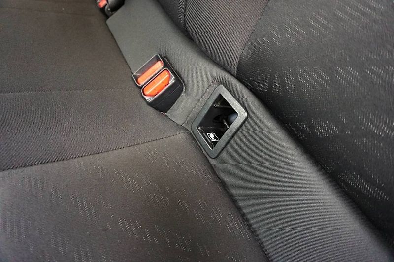 Toyota C-HR (2018) ACTIVE 1,8 HYBRID 72 kW - fotka 22 z 49