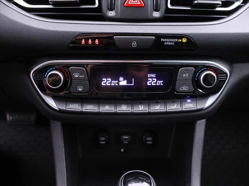 Hyundai i30 1,0 T-GDI 88kW DCT Smart CZ - fotka 22 z 32