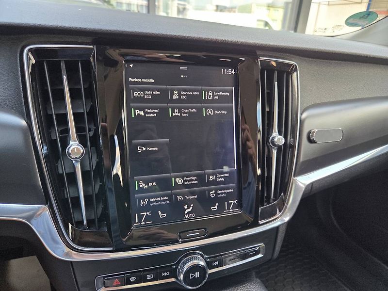 Volvo V90 (2018) D4 2.0 140kW - fotka 27 z 43