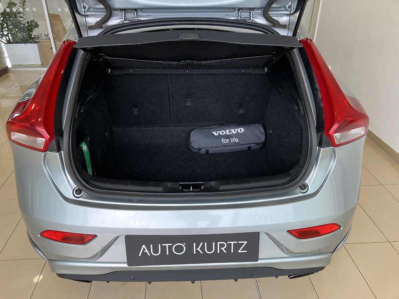 Volvo V40 T3 FWD Momentum MT6 - fotka 9 z 40