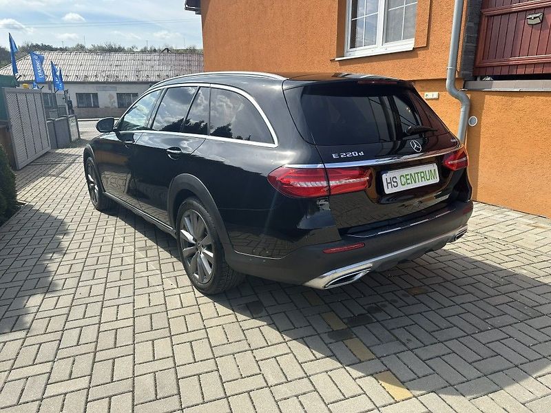Mercedes-Benz Třídy E E 220d 4MATIC All-TerrainT - fotka 7 z 22