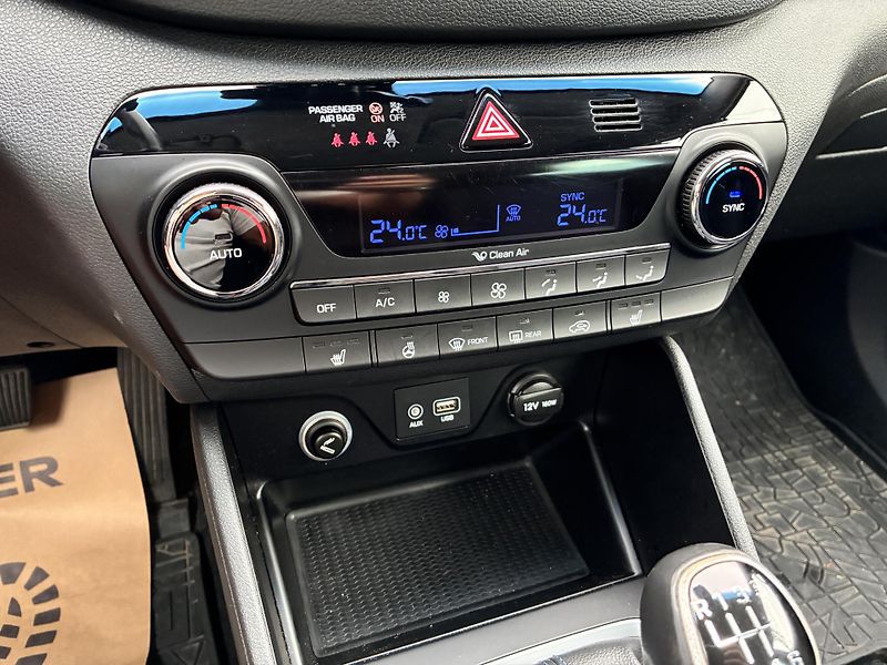 Hyundai Tucson 4x4, STYLE,TAŽNÉ,1.MAJITEL - fotka 19 z 28