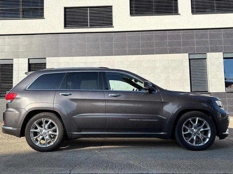 Jeep Grand Cherokee 3.0 CRD 184 kW 4X4 SUMMIT, ČR - fotka 10 z 59
