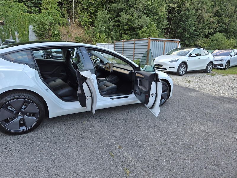 Tesla Model 3 LONG RANGE DUAL MOTOR SOH 96% - fotka 17 z 48