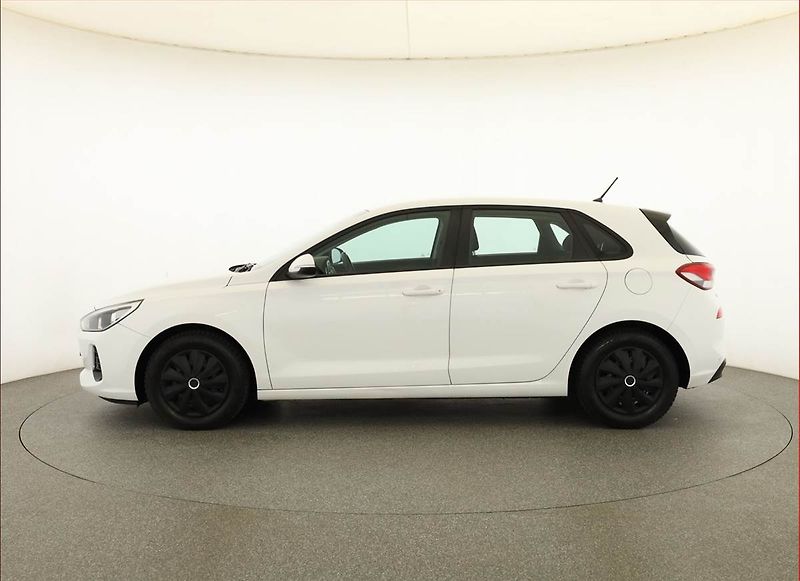 Hyundai i30 (2018) 1.0 T-GDI, Tempomat - fotka 3 z 16