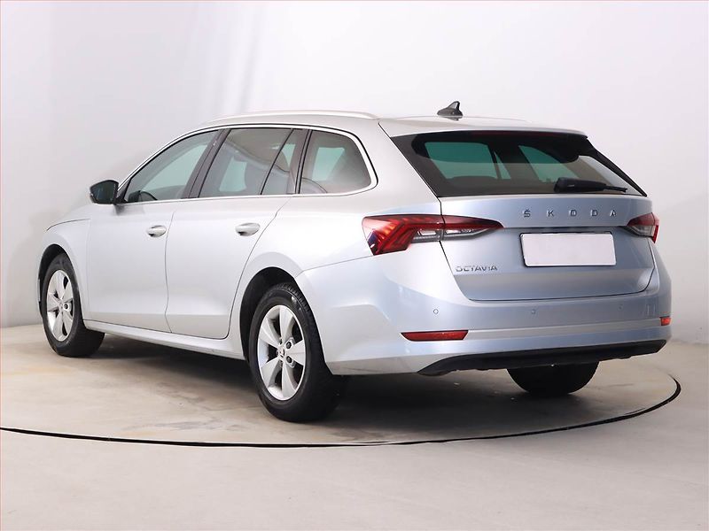Škoda Octavia (2023) Ambition Plus 2.0 TDI, Automat - fotka 4 z 24