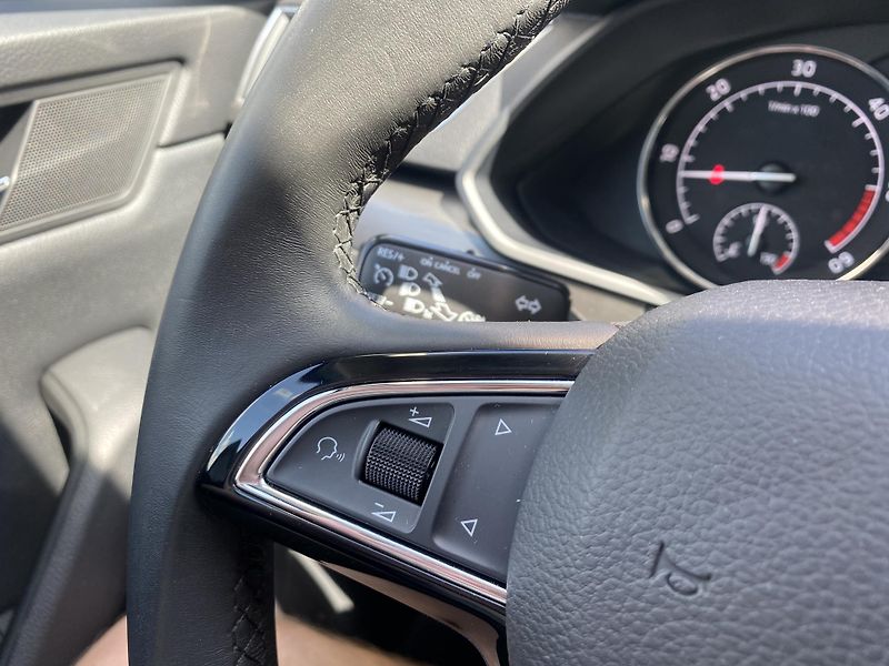 Škoda Superb 2.0TDI110kW-1xMAJ.-CZ-66 000KM - fotka 19 z 43