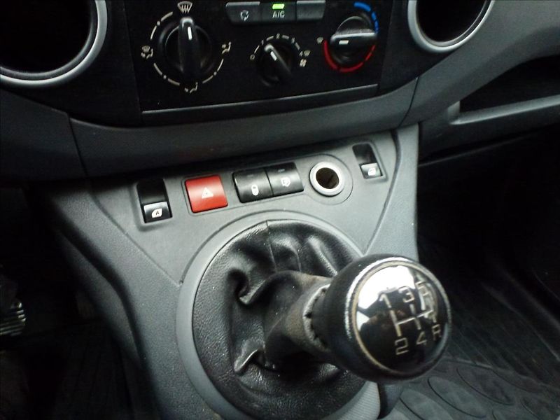 Citroën Berlingo 1,6 HDI 3míst Tažné,Klima,Temp - fotka 27 z 49