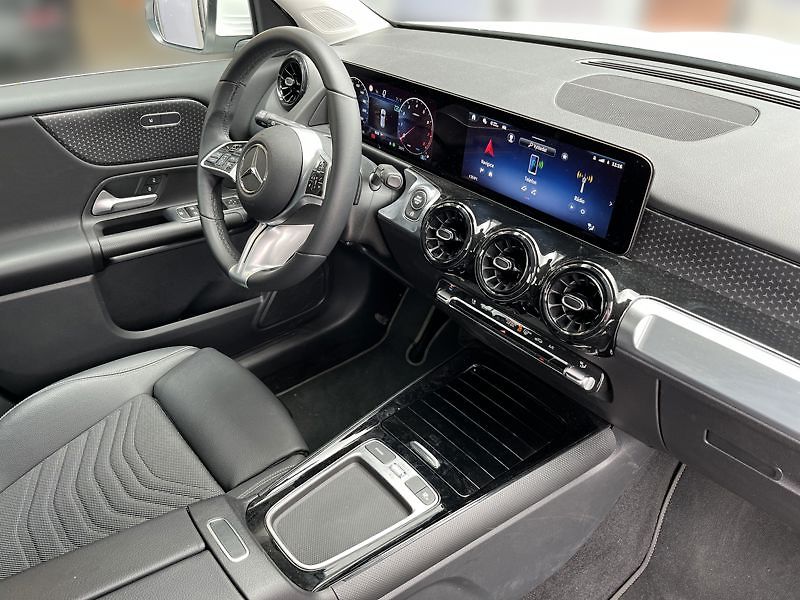 Mercedes-Benz GLB 220 4MATIC Style - fotka 19 z 21