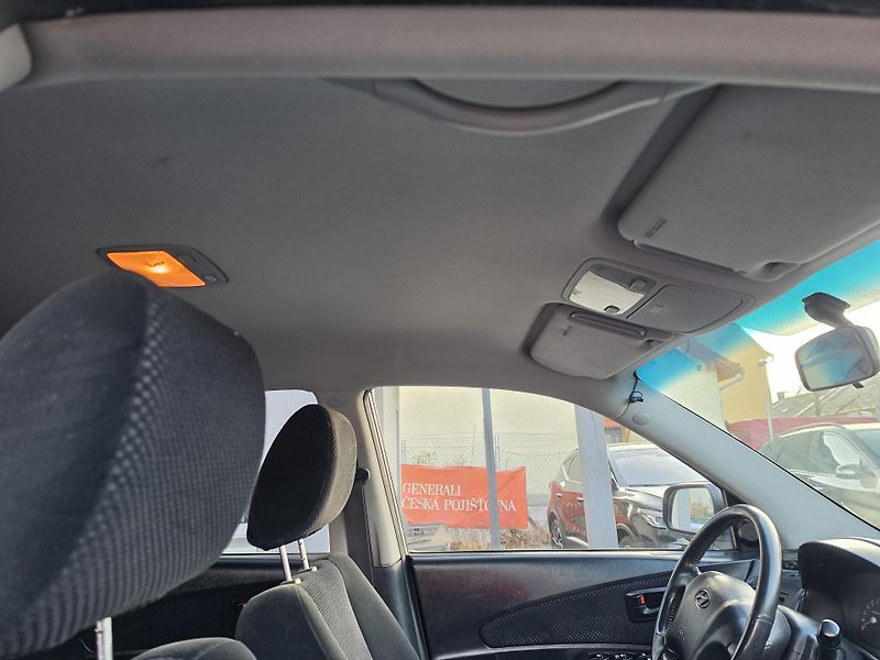 Hyundai Tucson 2.0 CRDi TZ  - fotka 23 z 25