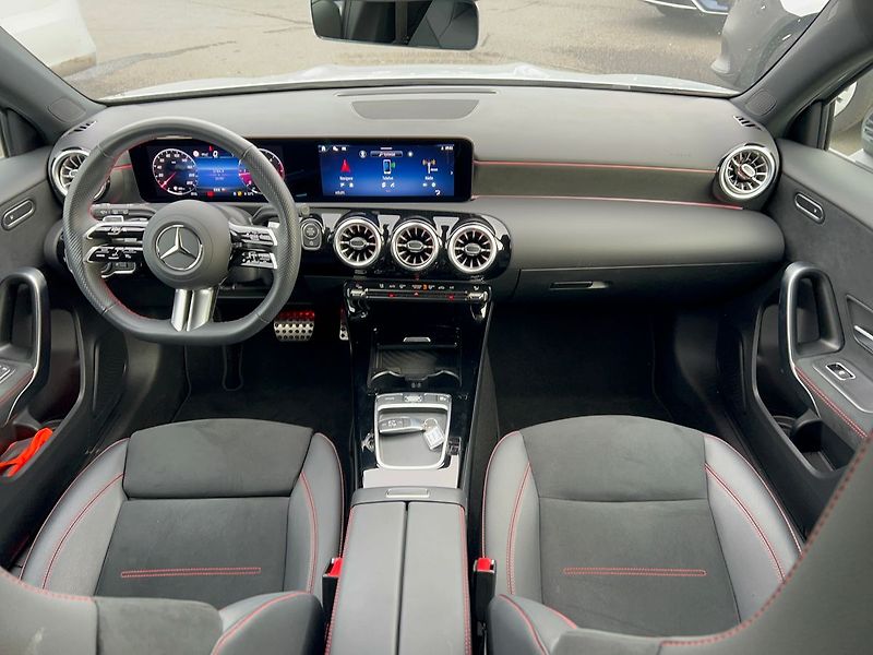 Mercedes-Benz Třídy A A 200d AMG line - fotka 16 z 29