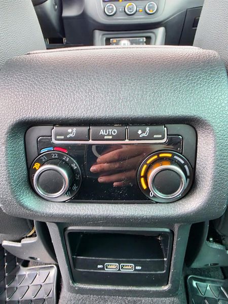 Volkswagen Sharan 2.0TDI DSG 4x4 7-M Webasto TZ - fotka 27 z 33