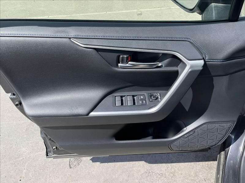 Toyota RAV4 2,5 Hybrid e-CVT Selection NAV - fotka 13 z 23