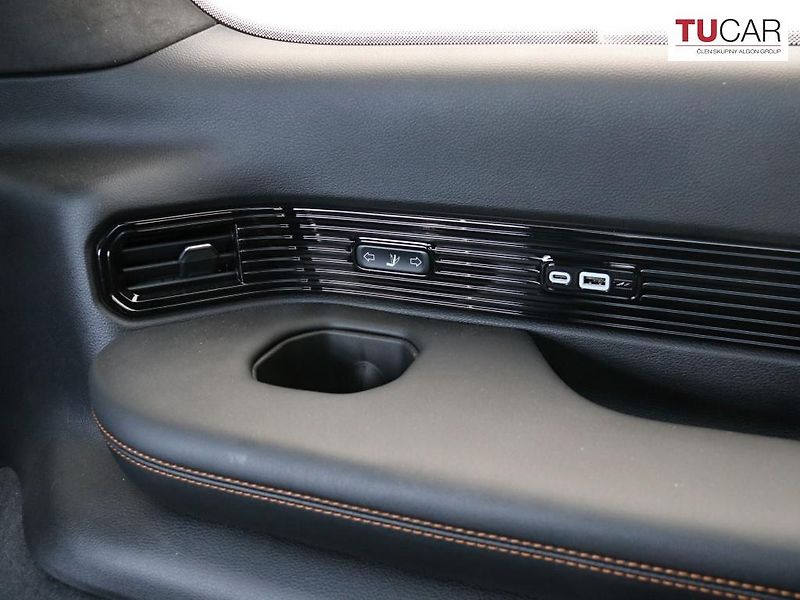 Jeep Grand Wagoneer (2023) 6.4 V8 SERIES III LPG  - fotka 30 z 36