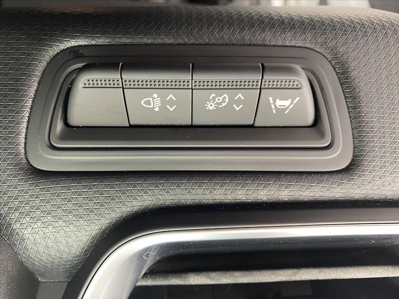Renault Clio 1,0 TCe 74kw LED 1. maj. ČR - fotka 13 z 26