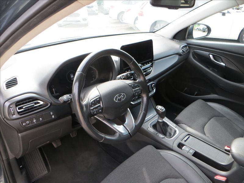 Hyundai i30 1,5 T-GDI M-Hev Style kombi - fotka 13 z 30