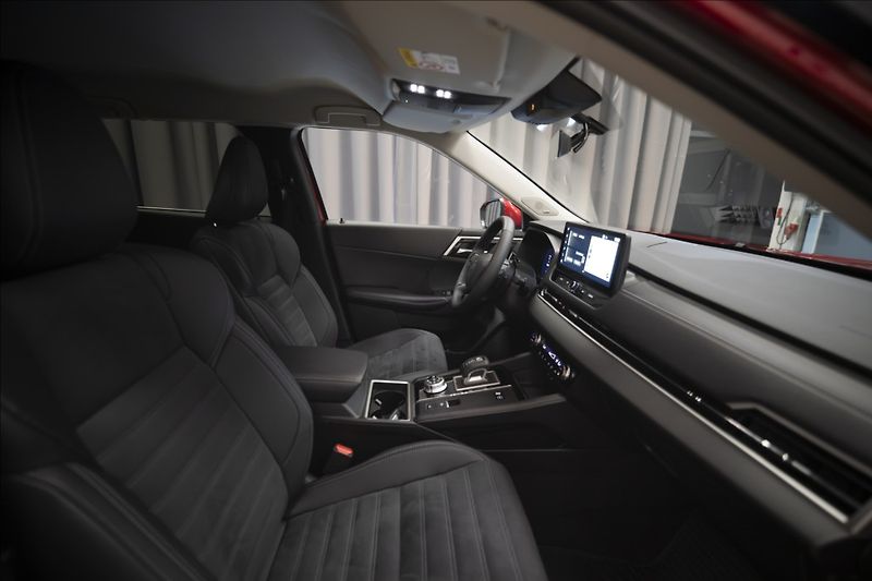 Mitsubishi Outlander 2,4 PHEV INVITE 1728 KM 2x ALU - fotka 9 z 44