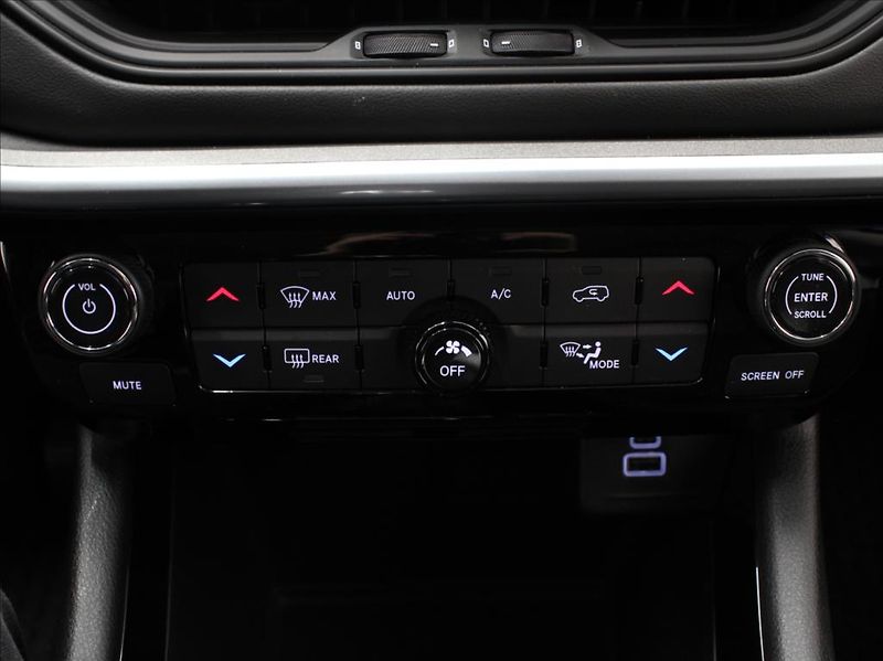 Jeep Compass 1,6 Mjet 130k. 5L-Zár. 21tkm! - fotka 21 z 24