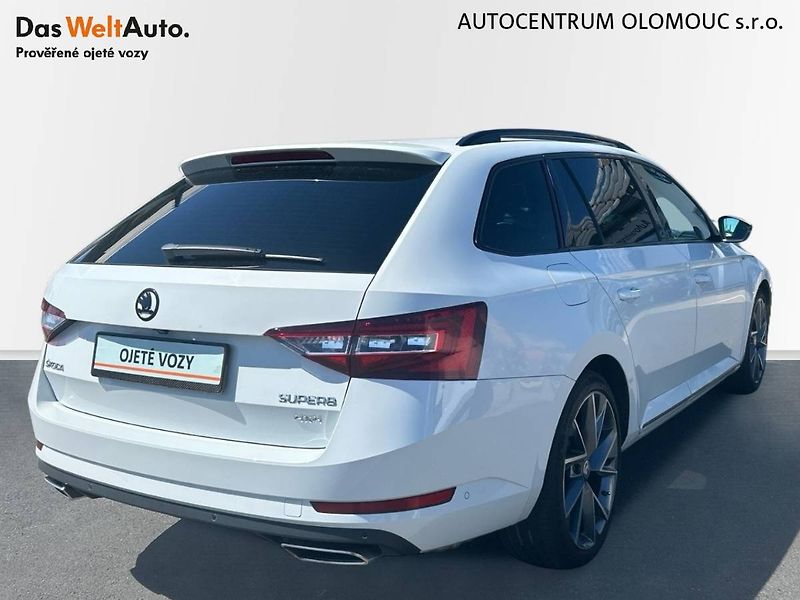Škoda Superb (2016) kombi 2.0 TSI 6DSG 4x4 SportLi - fotka 2 z 35