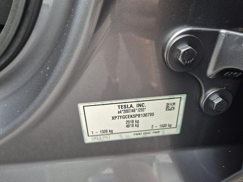 Tesla Model Y ZAMLUVENO ! - fotka 48 z 49