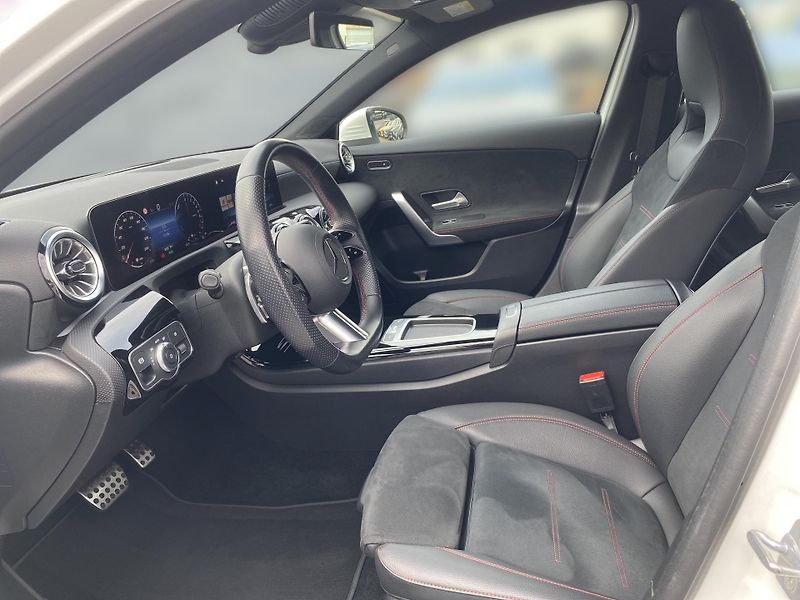 Mercedes-Benz Třídy A A 250e AMG - fotka 14 z 26