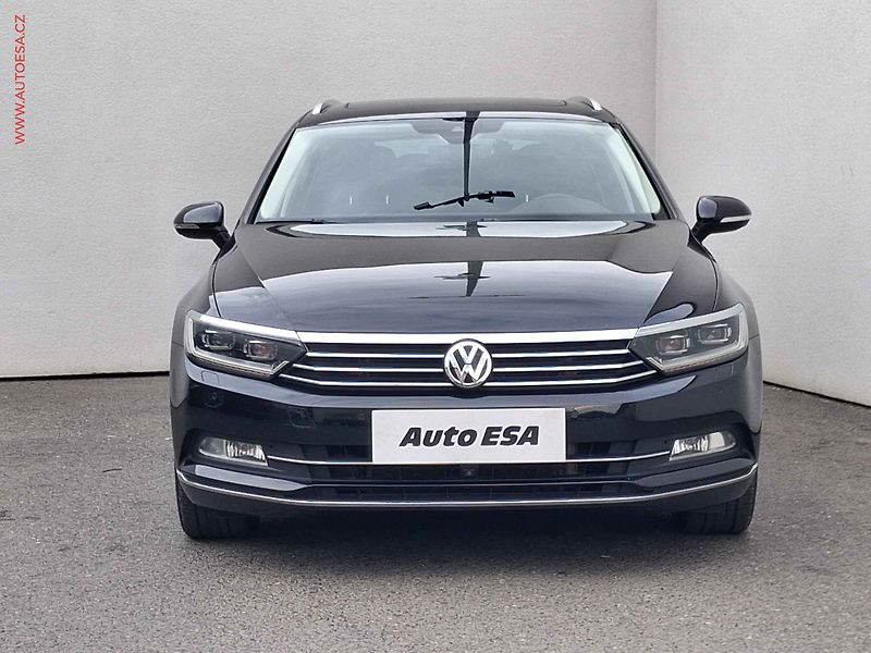 Volkswagen Passat (2015) 1.8 TSi, Highline, DSG, +ALU - fotka 2 z 21