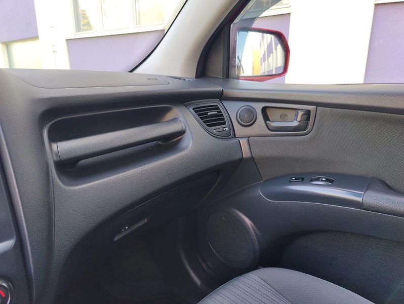 Kia Sportage 2,0 CRDi 4WD /servis/pneu - fotka 28 z 30
