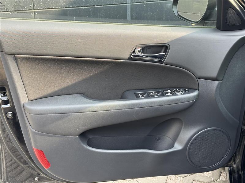 Hyundai i30 1,4 i Trikolor Plus ČR - fotka 19 z 26