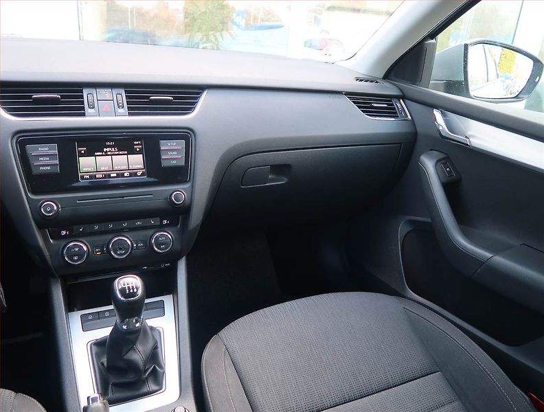 Škoda Octavia (2014) Elegance 2.0 TDI, Xenony - fotka 8 z 14