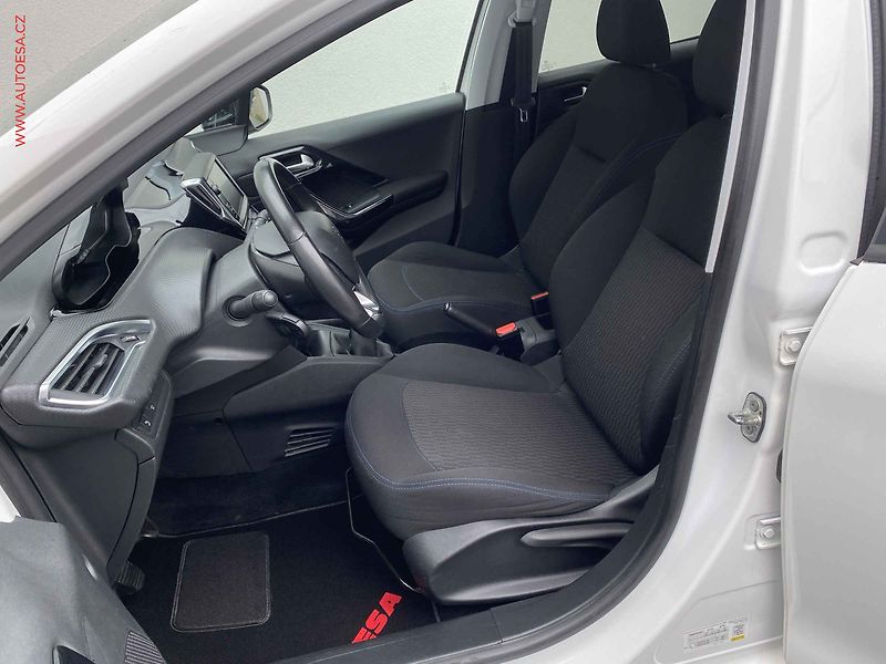 Peugeot 208 (2019) 1.2PT, Signature - fotka 9 z 15