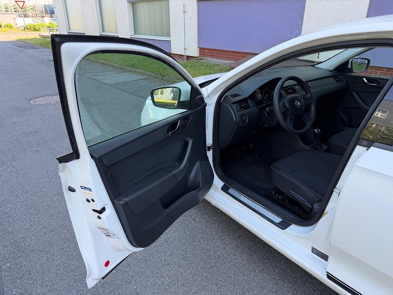 Škoda Rapid 1,2 TSi / 63 kW / Ambiente  - fotka 8 z 21