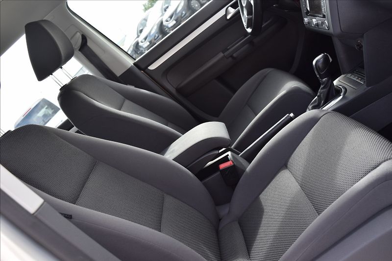 Volkswagen Touran 1,4 i 103KW AUTOMAT TAŽNÉ NAVI - fotka 40 z 44