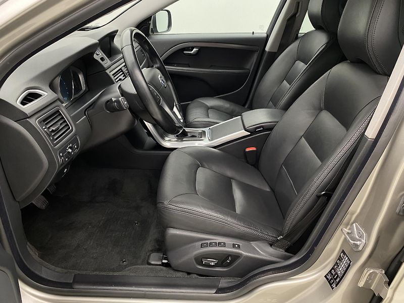 Volvo XC70 D3 AWD SUMMUM AUT - fotka 3 z 45