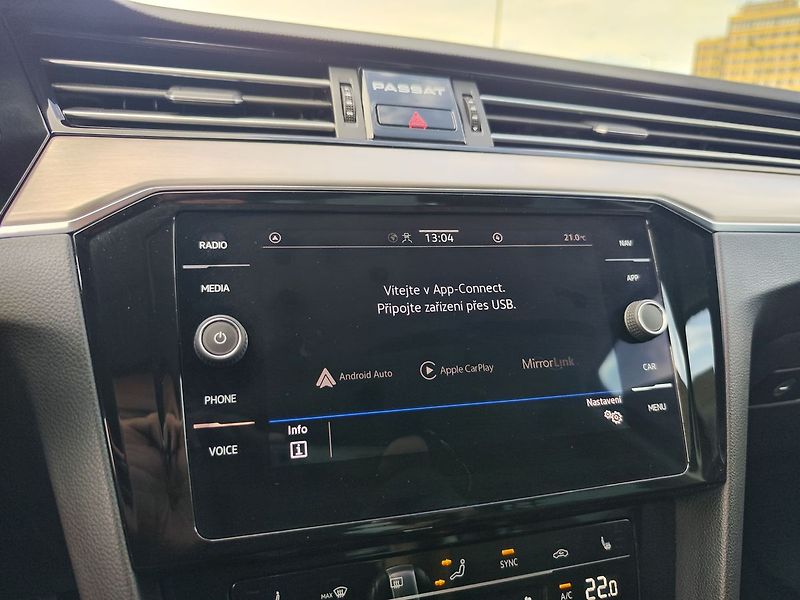Volkswagen Passat 2.0 TDI/110kW Elegance DSG - fotka 24 z 37