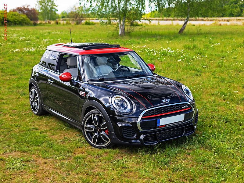 Mini Cooper (2016) 2.0i JCW, ČR, AT, LED, navi - fotka 2 z 23