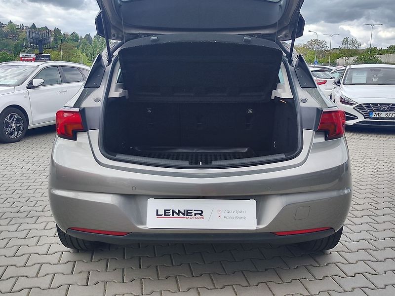 Opel Astra 1.4 Turbo/92kW Dynamic - fotka 9 z 32