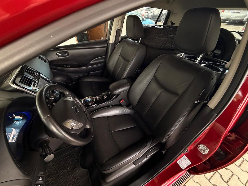 Nissan Leaf Tekna 30 kWh - fotka 23 z 24