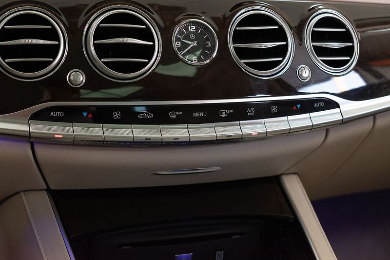 Mercedes-Benz Třídy S 350d 4MATIC*AMG*AIR-BALANCE*ČR - fotka 28 z 42