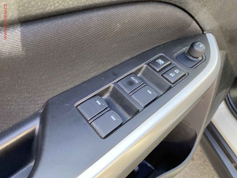 Suzuki Vitara (2017) 1.6 VVT, Comfort, AT, +kola - fotka 13 z 18