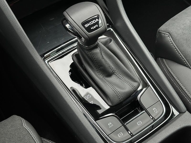 Škoda Karoq 2.0TDi DSG 4x4 150PS Matrix-LE - fotka 35 z 45