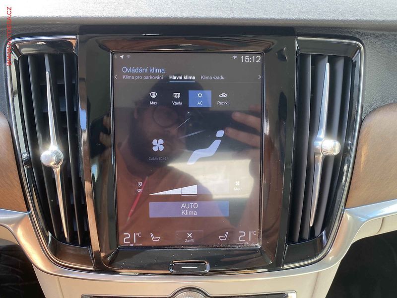 Volvo S90 (2017) 2.0 D5 AWD, 2.maj,ČR - fotka 19 z 20