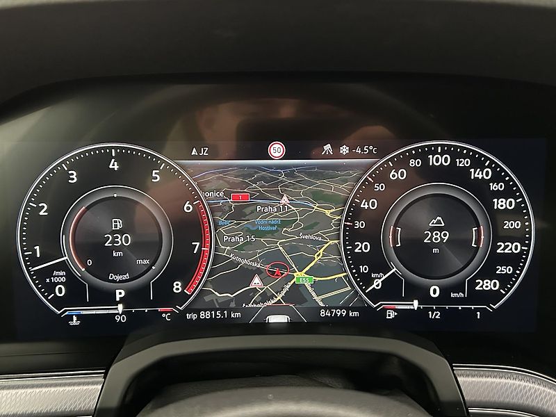 Volkswagen Touareg 3.0 TSI 4x4 R-Line - fotka 7 z 34
