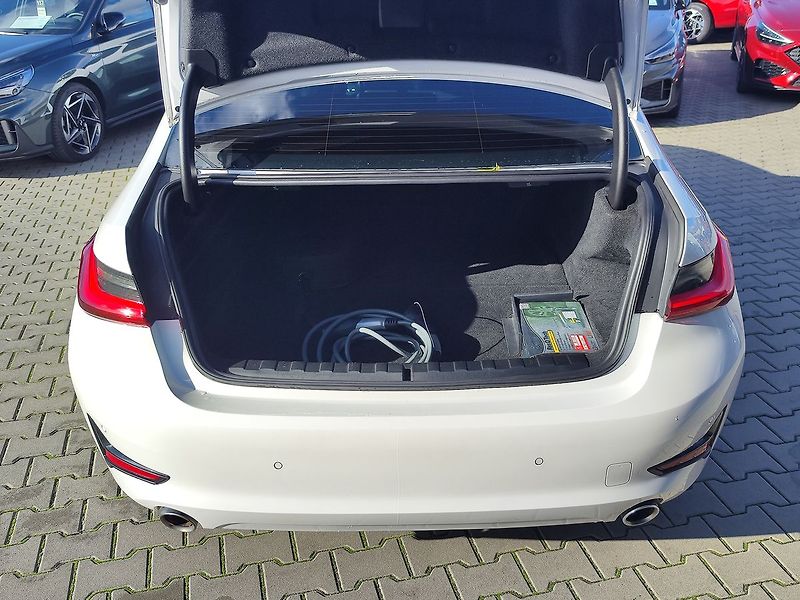 BMW Řada 3 E330/215kW Sportline AT PHEV - fotka 9 z 34