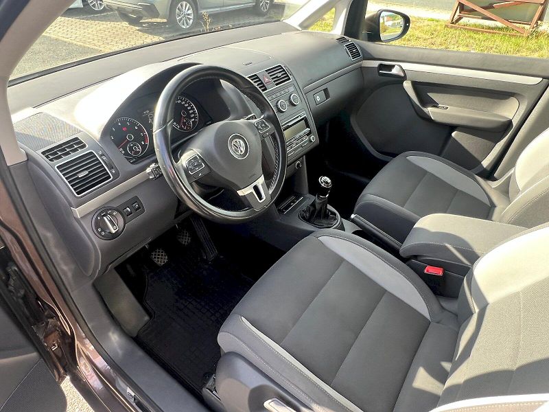 Volkswagen Touran (2013) Comfortline 1.4 TSI 103 kW 6°m - fotka 12 z 30