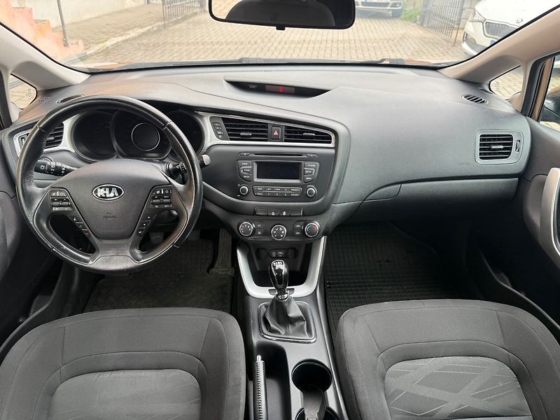 Kia Ceed (2016) 1.4 i-Původ ČR ! Nízký nájezd - fotka 7 z 12
