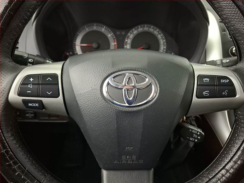 Toyota Auris (2011) 1.6 Valvematic, Tempomat - fotka 16 z 17