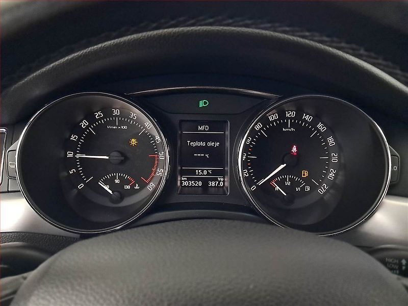 Škoda Superb (2014) 2.0 TDI, Automat, Navi, Xenony - fotka 11 z 19