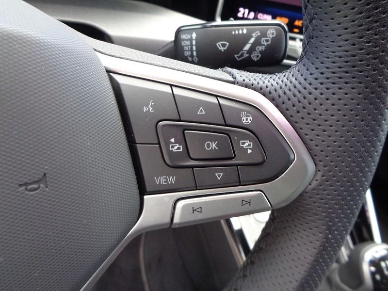Volkswagen Golf 1.5 TSI R-LINE  110 kW - fotka 14 z 30