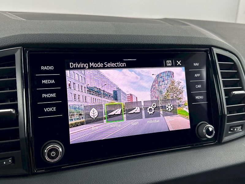 Škoda Karoq (2025) DSG 2.0TDI 110kW 4x4 SportLine - fotka 13 z 33
