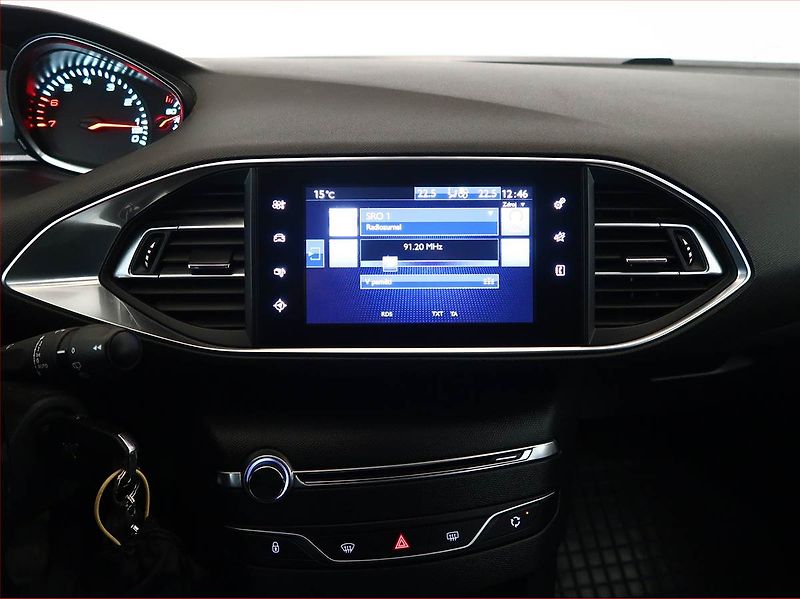 Peugeot 308 (2017) 1.2 PureTech, Navi, Tempomat - fotka 12 z 15